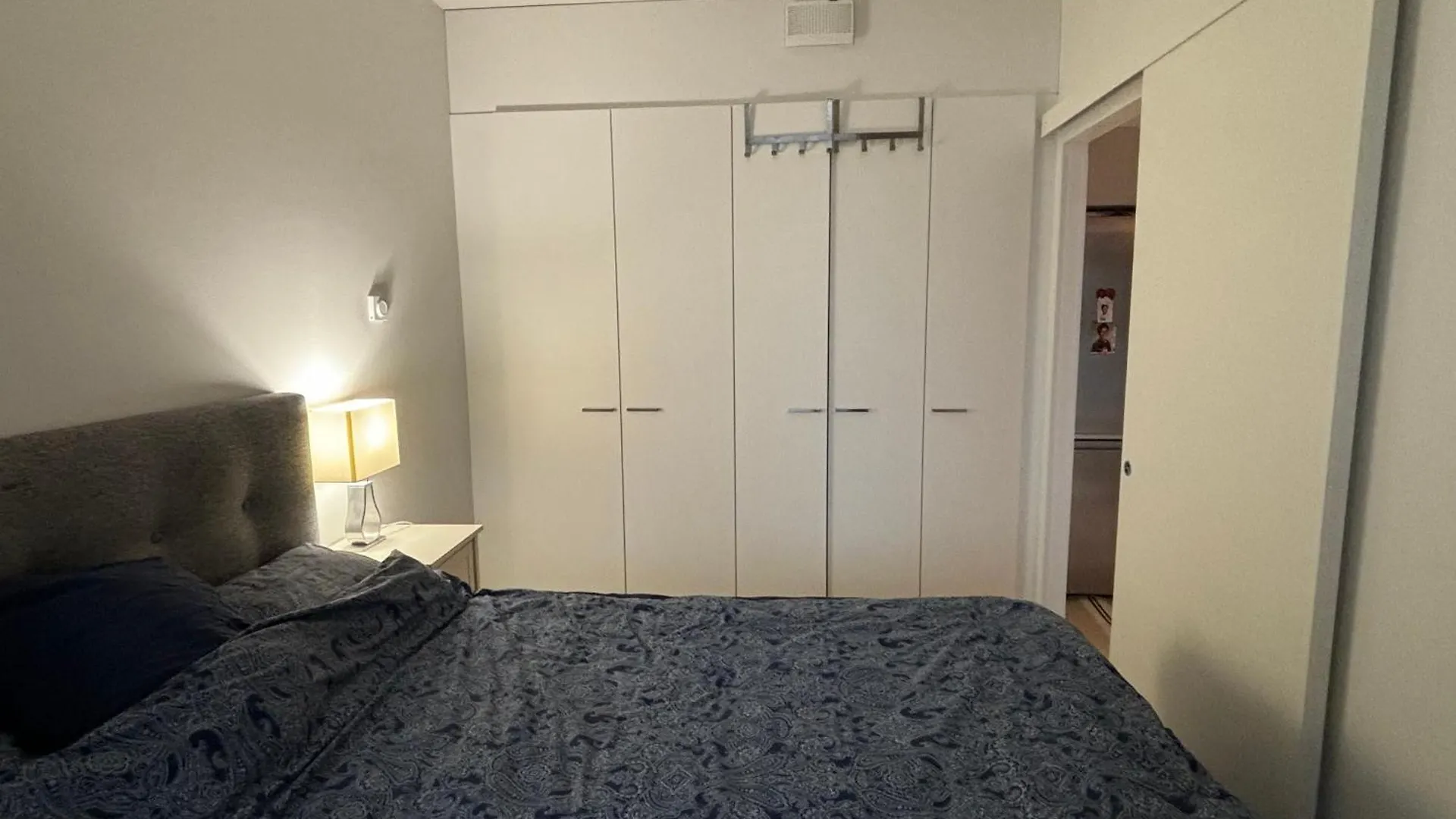 Apartment Runway Retreat Your Gateway To Convenience Vantaa Finland