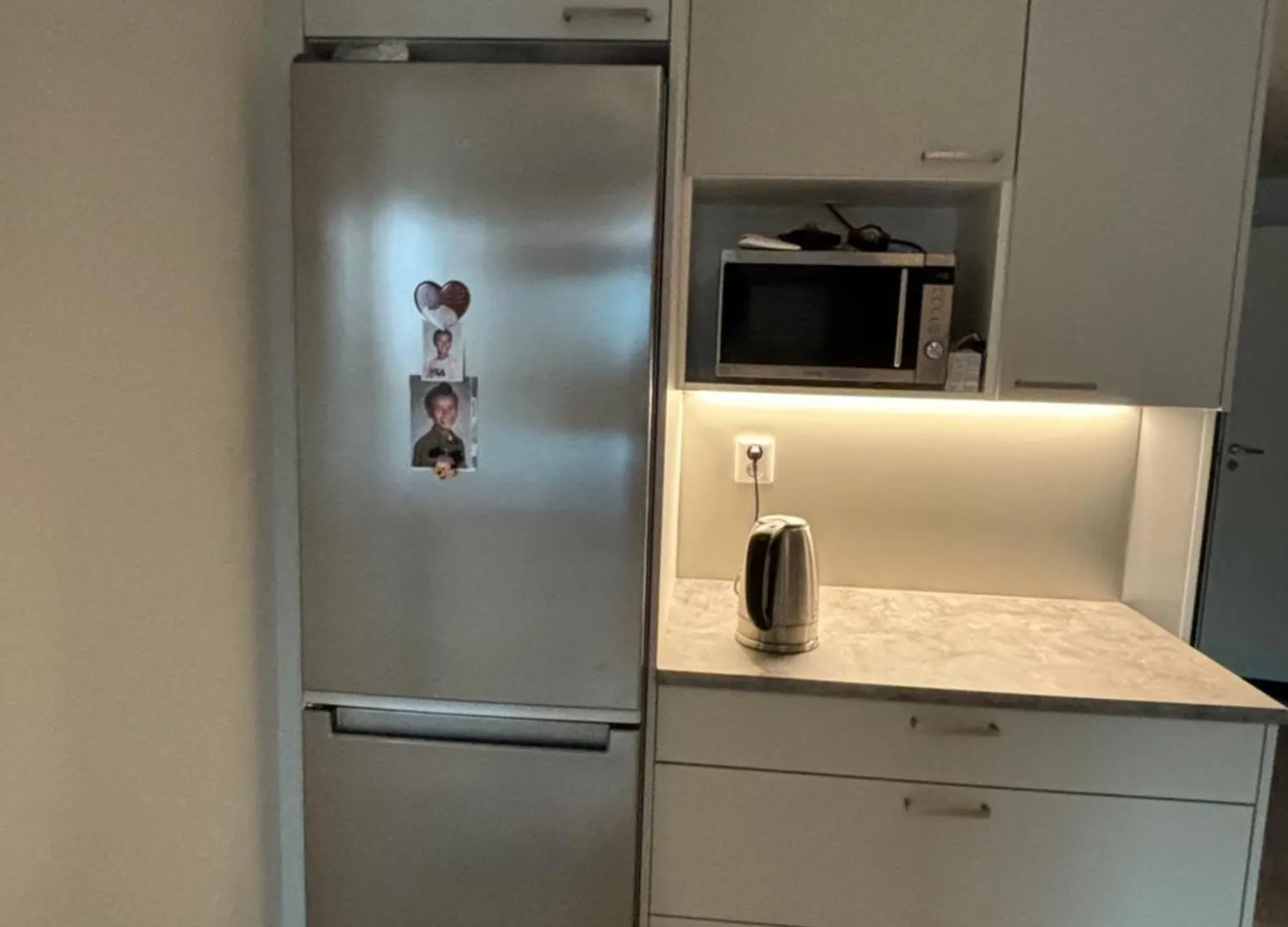 Apartment Runway Retreat Your Gateway To Convenience Vantaa